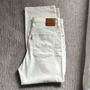 Levi’s straight leg white jeans